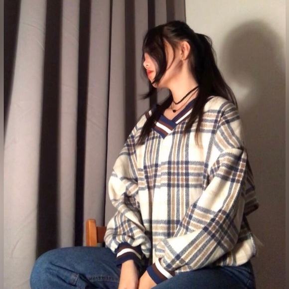 korean style sweater ˚ʚ♡ɞ˚ - Picture 2 of 4